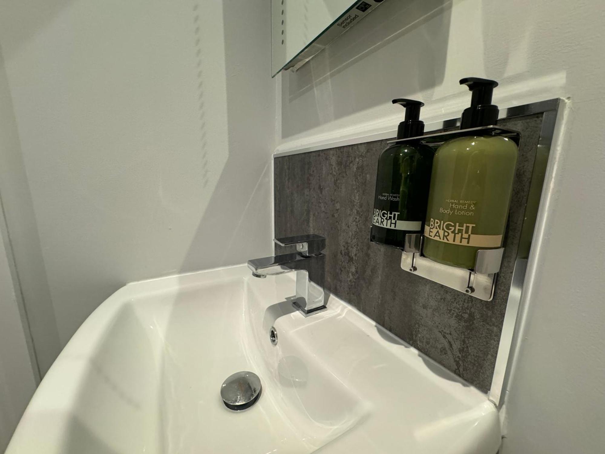 Lymm Living Hotel Warrington  Eksteriør billede